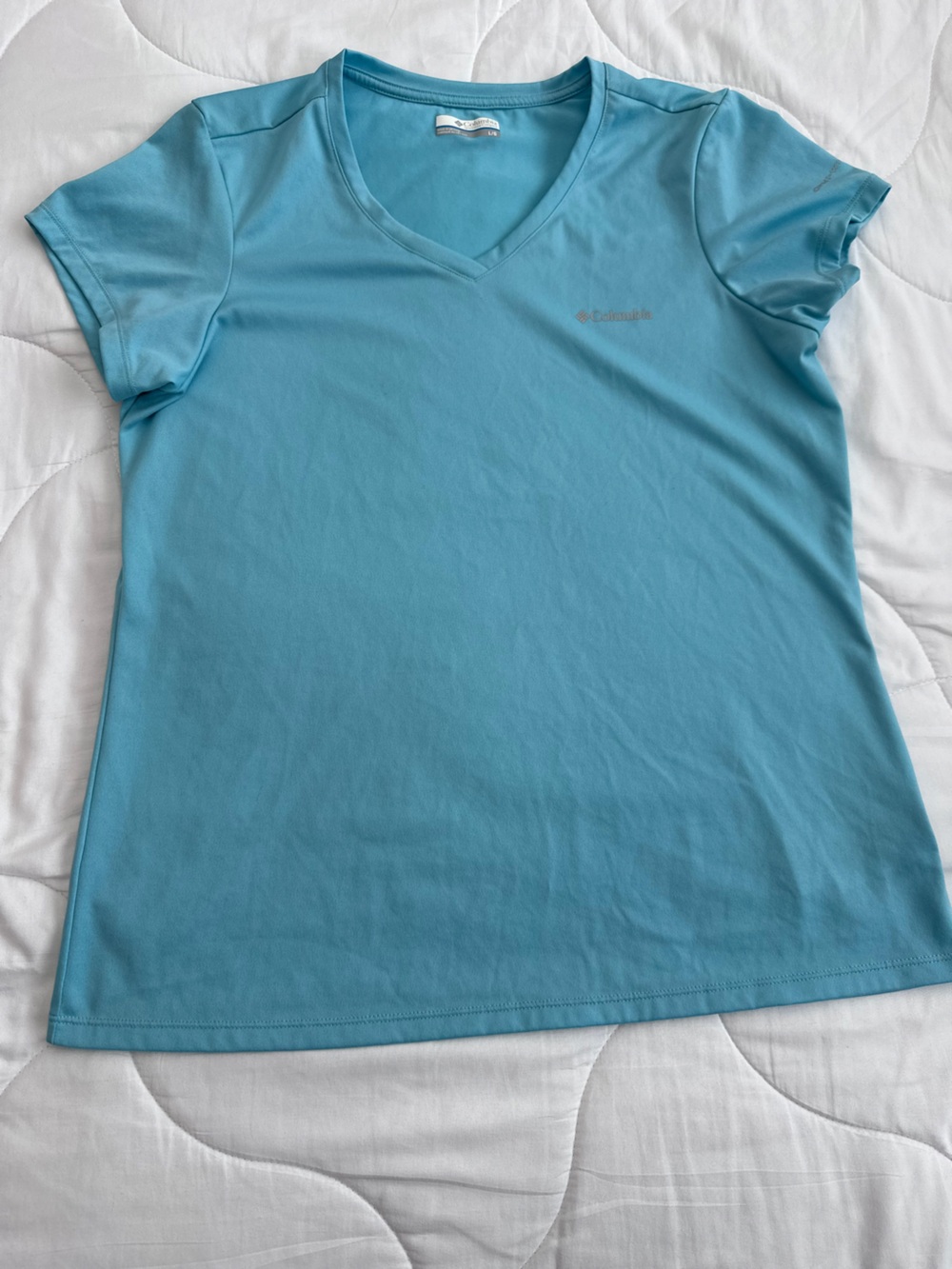 Columbia Men’s Aqua Blue Short-Sleeve V-Neck Performance Tee